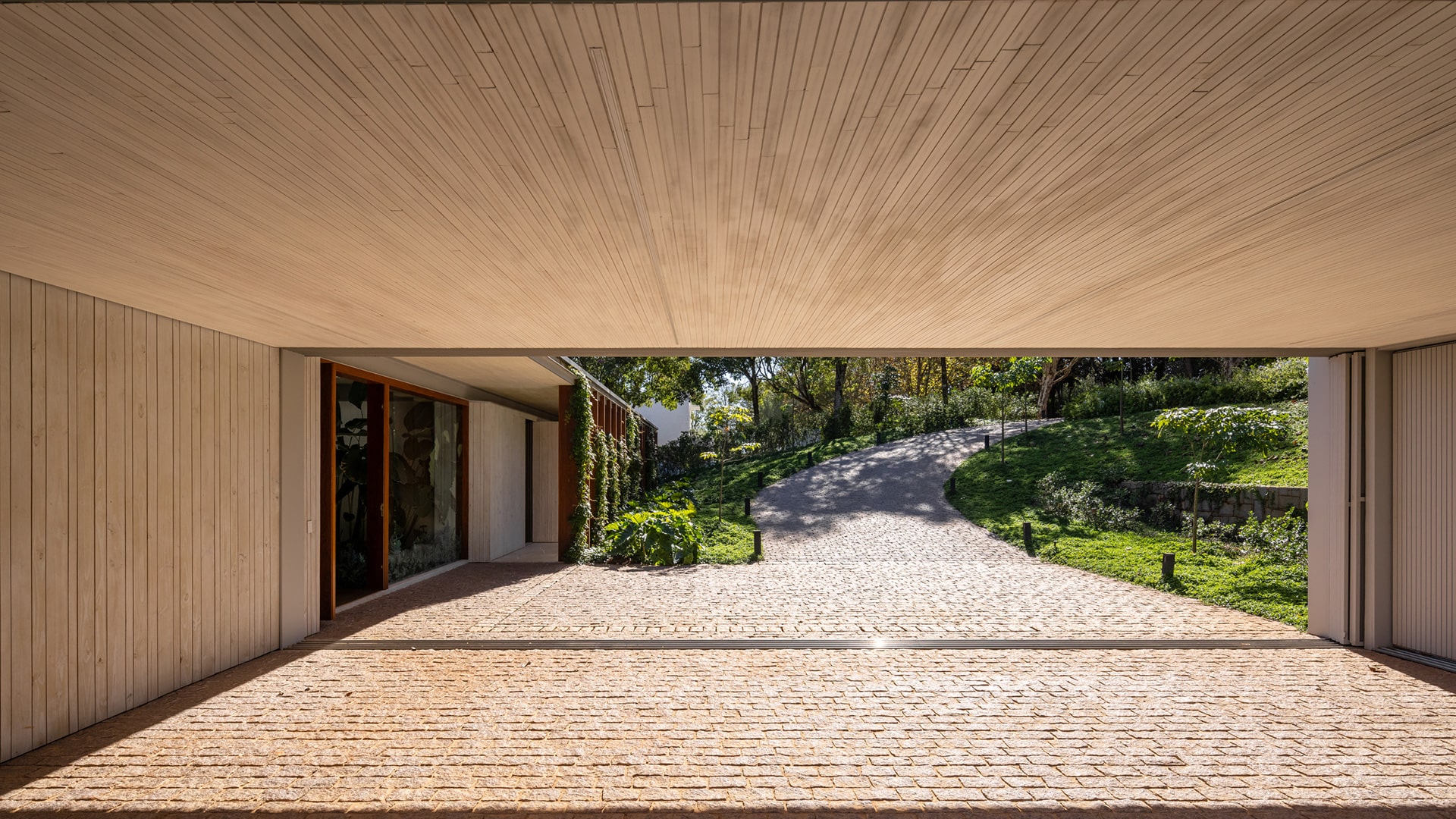 Casa Fluir - Sabella Aquitetura - Quinta da Baronesa - Pateo