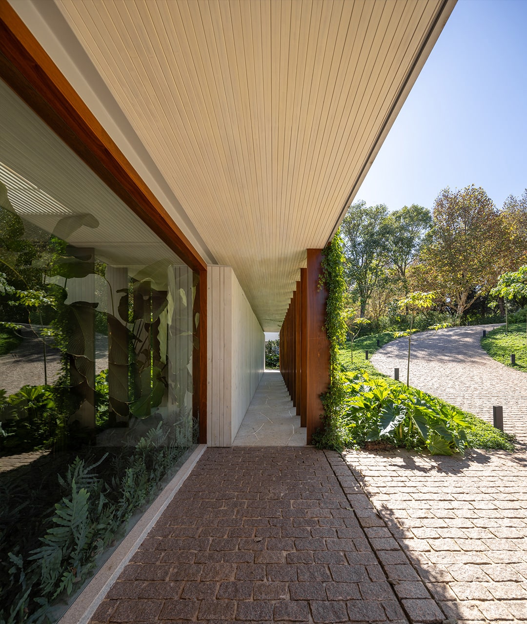 Casa Fluir - Sabella Aquitetura - Quinta da Baronesa - Pateo
