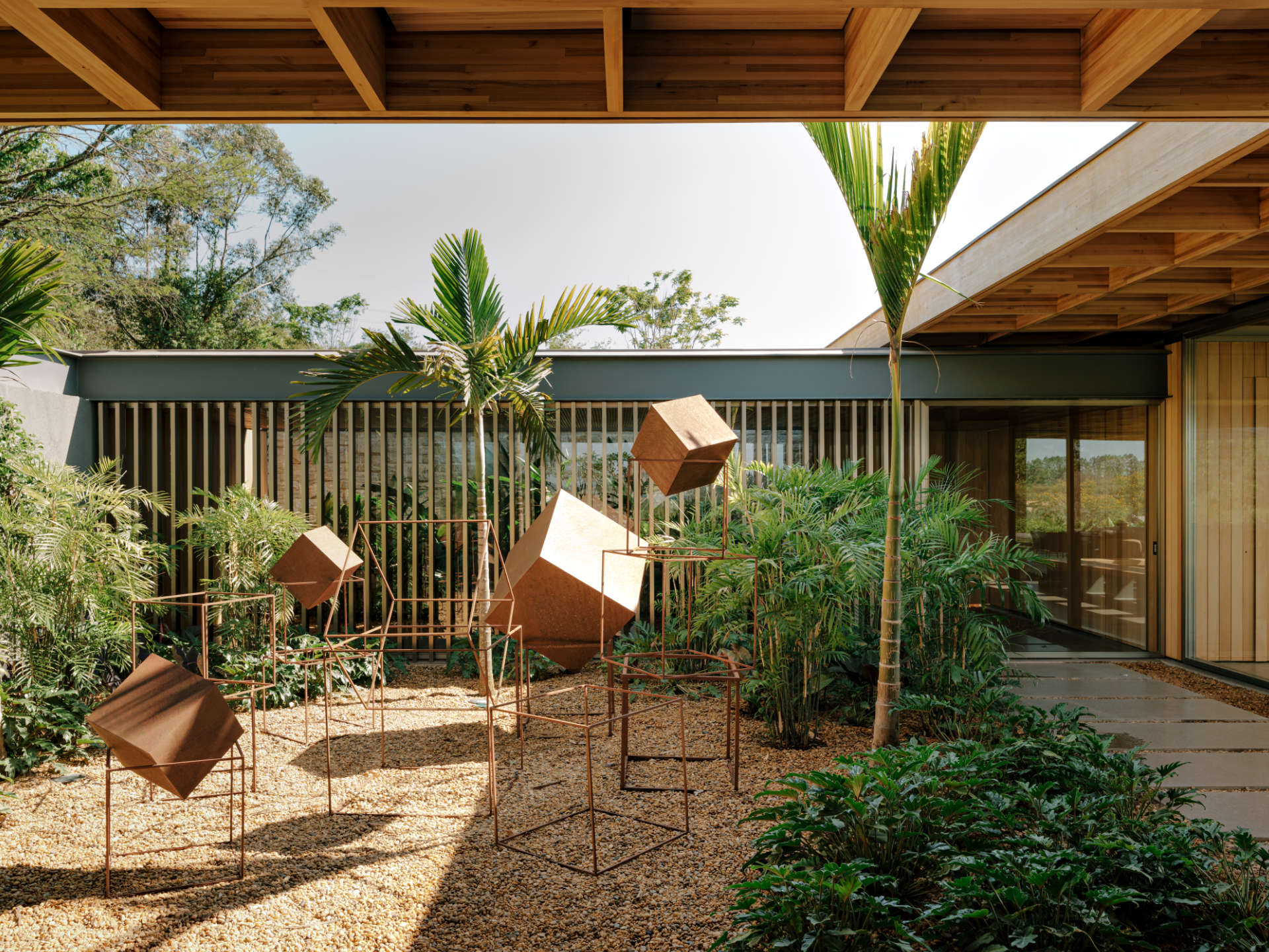 Casa Colméia projetada pela Sabella Arquitetura em Porto Feliz, SP.